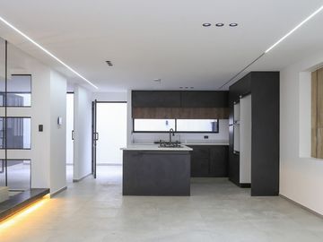 CASA DE 3 HABITACIONES, EN VENTA, CERCA DEL COLEGIO EUGENIO ESPEJO, A 3 CUADRAS DE LA AV., CERCA DE CENTROS COMERCIALES, PARQUES Y DEMAS