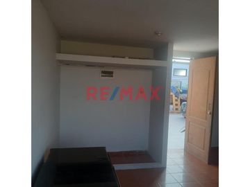 Casa En Av Separadora Industrial De 2 Pisos