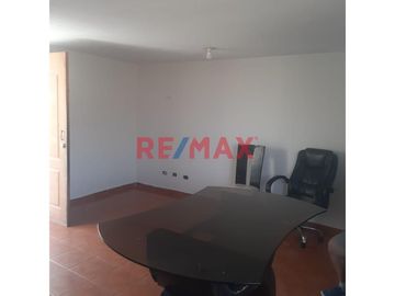 Casa En Av Separadora Industrial De 2 Pisos