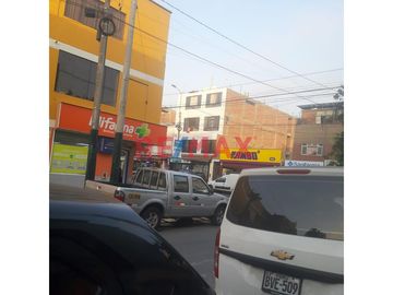 Casa En Av Separadora Industrial De 2 Pisos