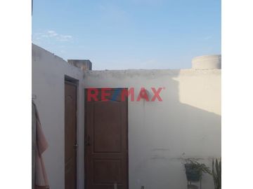 Casa En Av Separadora Industrial De 2 Pisos