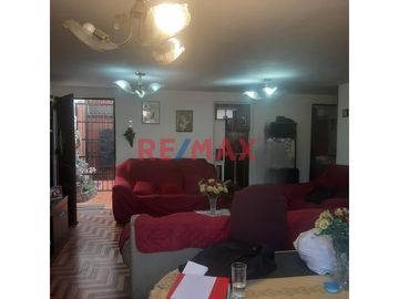 Casa En Av Separadora Industrial De 2 Pisos