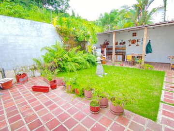 VENTA DE CASA EN URB. VILLAS DEL BOSQUE, VÍA A LA COSTA.