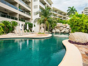 Penthouse con vista al mar, club de playa, en venta, Cosmo Residences, Huatulco