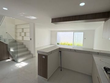 Vendo casa en fraccionamiento la antigua cementera cerca galerías serdán