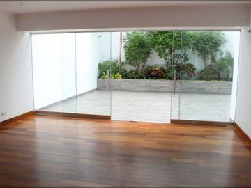 Impecable y Espectacular Flat en San Isidro por sus magníficos acabados, distribución y ubicación.