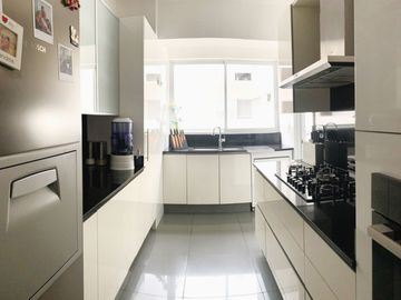 Impecable y Espectacular Flat en San Isidro por sus magníficos acabados, distribución y ubicación.
