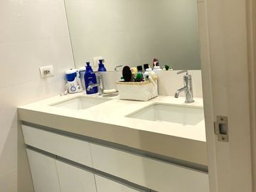 Impecable y Espectacular Flat en San Isidro por sus magníficos acabados, distribución y ubicación.