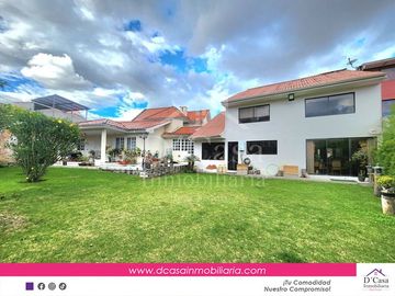 Vendo en Cuenca  Terreno de 845m2* sector Remigio Crespo (Son 2 casas juntas)