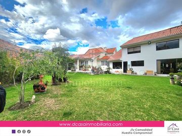 Vendo en Cuenca  Terreno de 845m2* sector Remigio Crespo (Son 2 casas juntas)