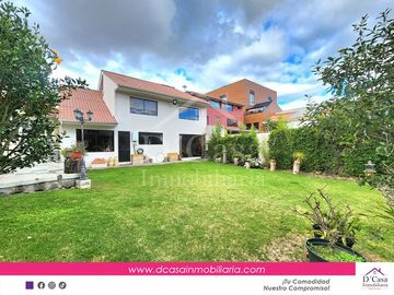 Vendo en Cuenca  Terreno de 845m2* sector Remigio Crespo (Son 2 casas juntas)