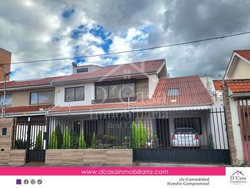 Vendo en Cuenca  Terreno de 845m2* sector Remigio Crespo (Son 2 casas juntas)