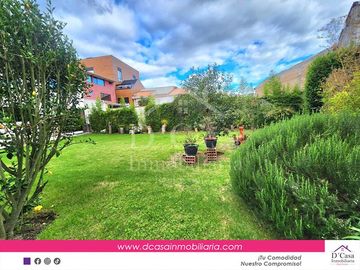 Vendo en Cuenca  Terreno de 845m2* sector Remigio Crespo (Son 2 casas juntas)