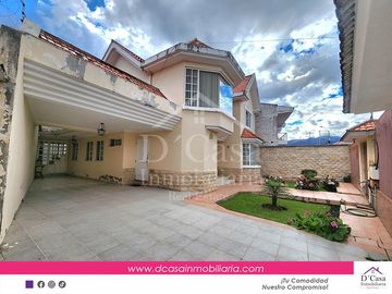 Vendo en Cuenca  Terreno de 845m2* sector Remigio Crespo (Son 2 casas juntas)