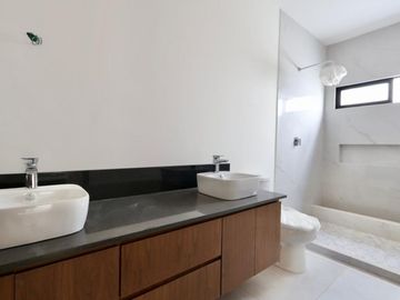 Moderna y amplia en fracc Privado,  excelente ubicación.