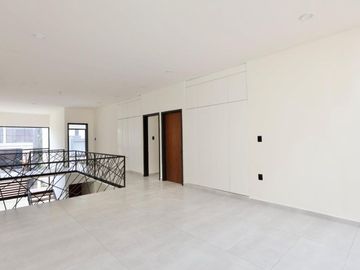 Moderna y amplia en fracc Privado,  excelente ubicación.