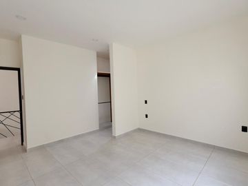 Moderna y amplia en fracc Privado,  excelente ubicación.