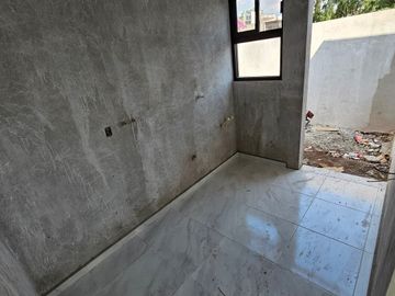 CASA CON ALBERCA EN FRACC. ALTOS DE OAXTEPEC