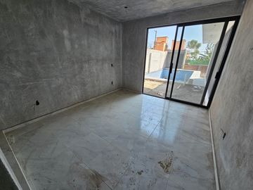 CASA CON ALBERCA EN FRACC. ALTOS DE OAXTEPEC