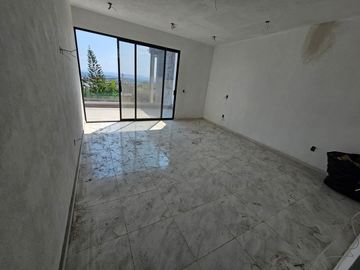 CASA CON ALBERCA EN FRACC. ALTOS DE OAXTEPEC