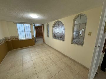 CASA BIEN UBICADA EN FRACCIONAMIENTO LOMAS ALTAS, TOLUCA, 4 RECAMARAS