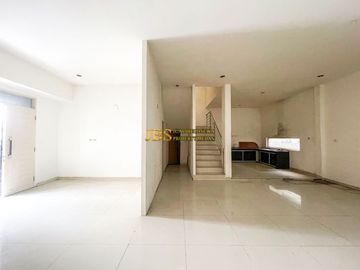 Dijual Villa Komplek Cemara Kuta Jl. Seminyak (Belakang ada kanal)