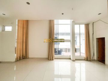 Dijual Villa Komplek Cemara Kuta Jl. Seminyak (Belakang ada kanal)