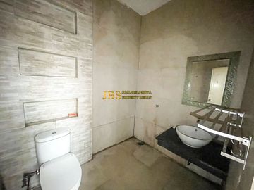 Dijual Villa Komplek Cemara Kuta Jl. Seminyak (Belakang ada kanal)