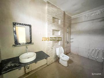 Dijual Villa Komplek Cemara Kuta Jl. Seminyak (Belakang ada kanal)