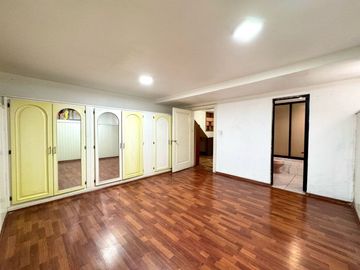 En Venta Amplia Casa Sector Mercado 12 de Abril