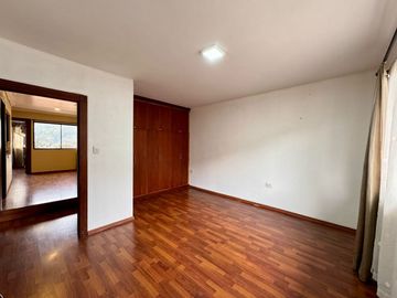 En Venta Amplia Casa Sector Mercado 12 de Abril