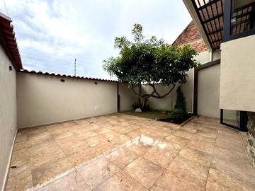 En Venta Amplia Casa Sector Mercado 12 de Abril