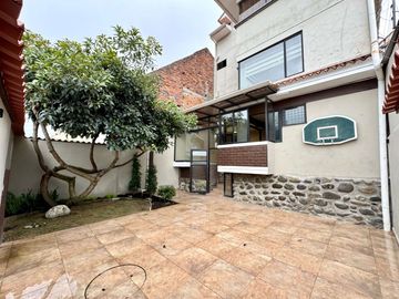 En Venta Amplia Casa Sector Mercado 12 de Abril