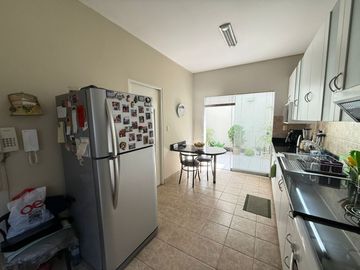 Vendo espaciosa casa en condominio en Surco