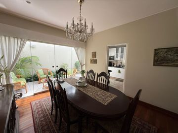 Vendo espaciosa casa en condominio en Surco