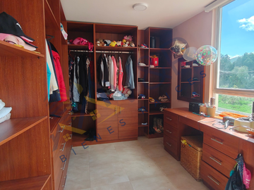 Casa Moderna en Venta en Pomasqui