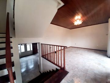 SE VENDE 3 PROPIEDAD EN 1 (DOS CASA COMERCIALES Y 1 LOCAL) EN URDESA