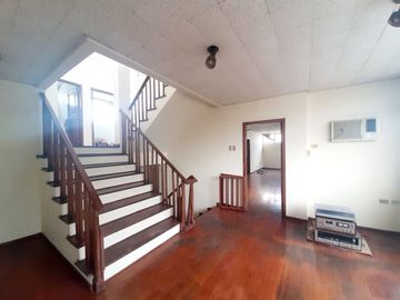 SE VENDE 3 PROPIEDAD EN 1 (DOS CASA COMERCIALES Y 1 LOCAL) EN URDESA