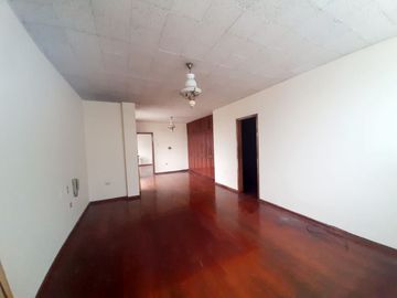 SE VENDE 3 PROPIEDAD EN 1 (DOS CASA COMERCIALES Y 1 LOCAL) EN URDESA