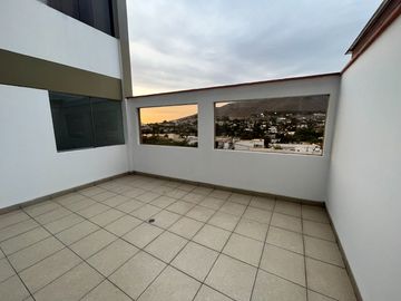 Venta Dpto 1er piso, con terraza y vista a la laguna, urb Las Lagunas, La Molina