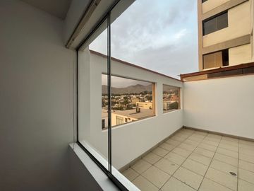 Venta Dpto 1er piso, con terraza y vista a la laguna, urb Las Lagunas, La Molina