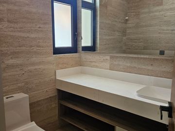 Venta casa Altozano con acabados premium