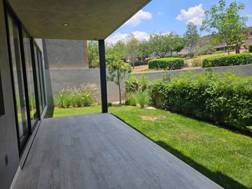 Venta casa Altozano con acabados premium