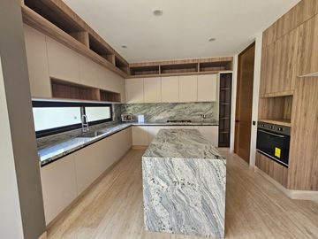 Venta casa Altozano con acabados premium