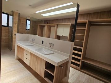 Venta casa Altozano con acabados premium
