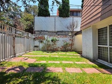 Oportunidad! Casa iluminada c/jardín, ubicación privilegiada cerca del parque