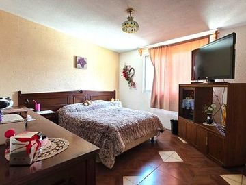 Oportunidad! Casa iluminada c/jardín, ubicación privilegiada cerca del parque