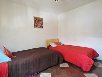 Oportunidad! Casa iluminada c/jardín, ubicación privilegiada cerca del parque