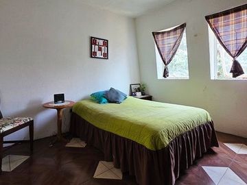 Oportunidad! Casa iluminada c/jardín, ubicación privilegiada cerca del parque