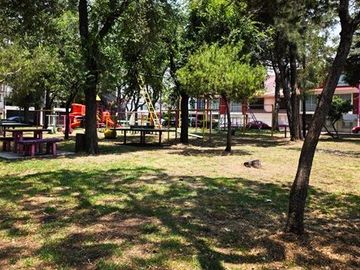 Oportunidad! Casa iluminada c/jardín, ubicación privilegiada cerca del parque